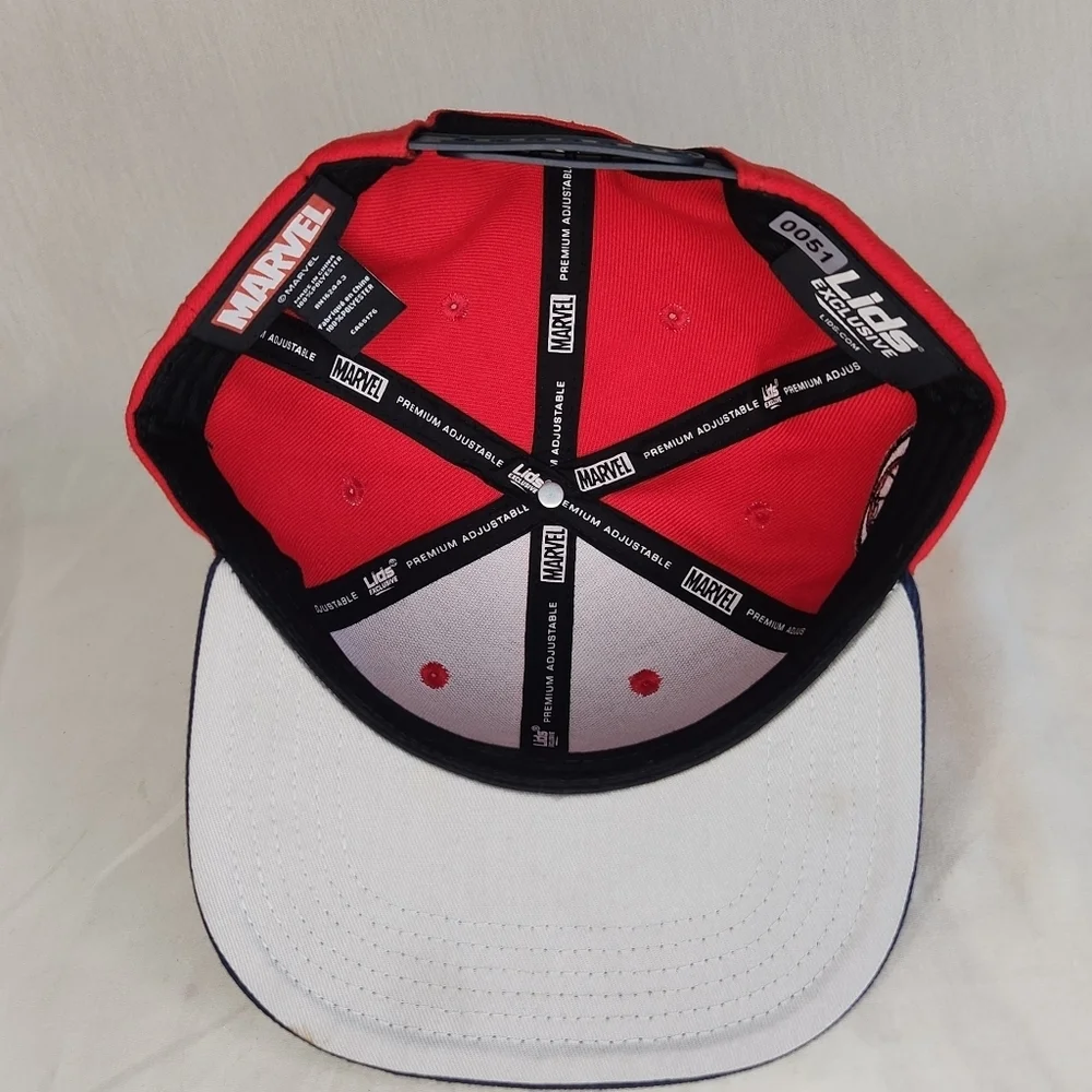 Marvel Lids Kids Spider-Man Red and Black Hat Snap Back NWOT - Picture 3 of 5